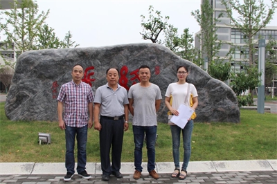 紫電公司到荊州中學發放助學金 紫電公司到荊州中學發放助學金